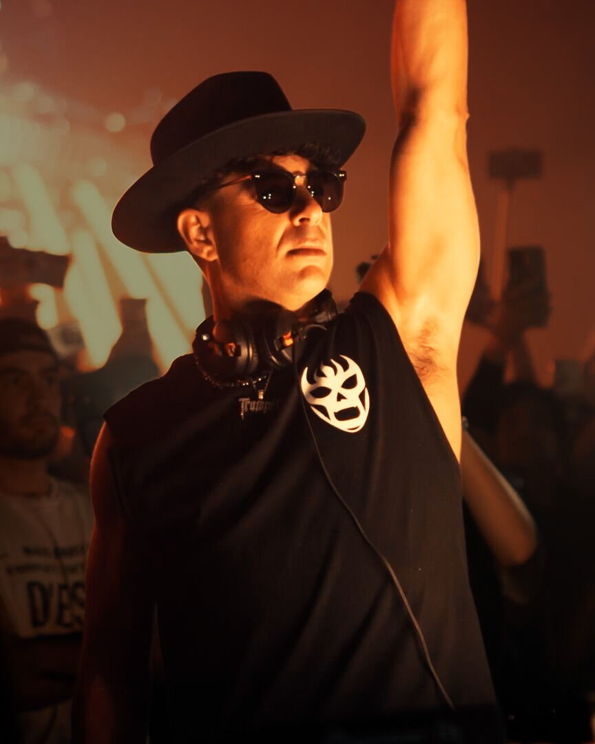 Timmy Trumpet tocando la trompeta